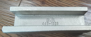 Ekskavatör kovası motor greyter 140g, 140h, 120h, 120g, 120K Cooper alaşımlı alüminyum bronz motor parçaları yükleyici buldozer aşınma şeridi 128-9656